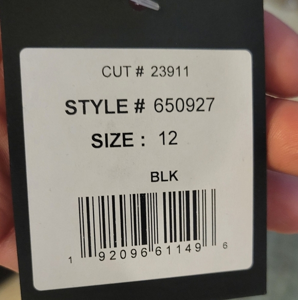 Elegant Black Evening Gown with Sheer Sleeves - Picture 3 of 8